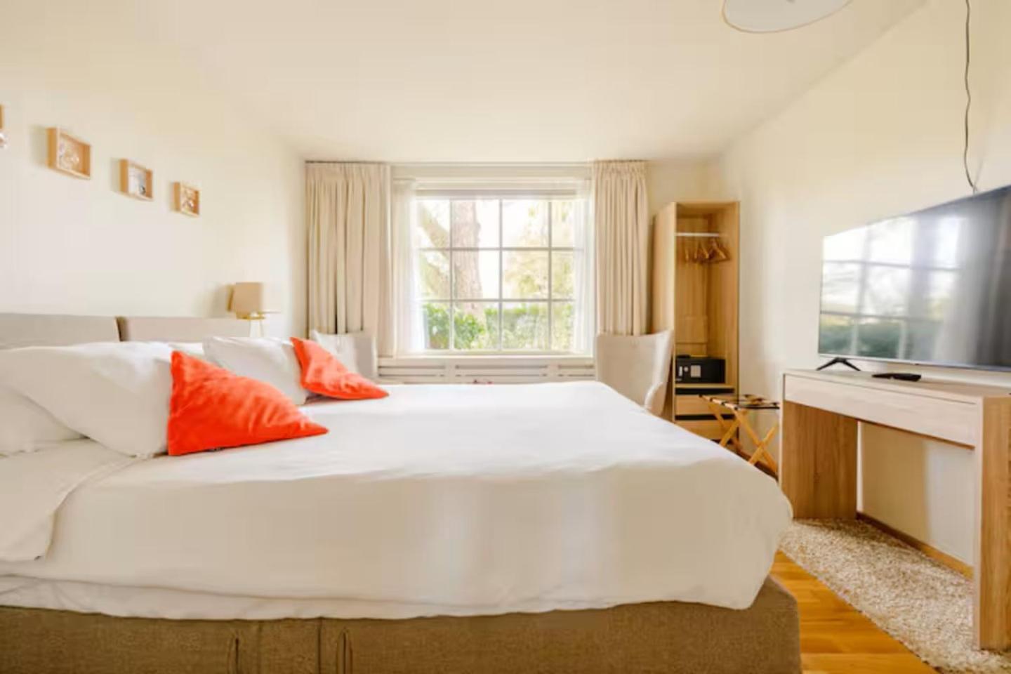 Bed&Breakfast De Haen - Privé-appartement van 60 m2 met tweepersoons bubbelbad - met Finse sauna - in westvleugel van luxe villa Oss Buitenkant foto